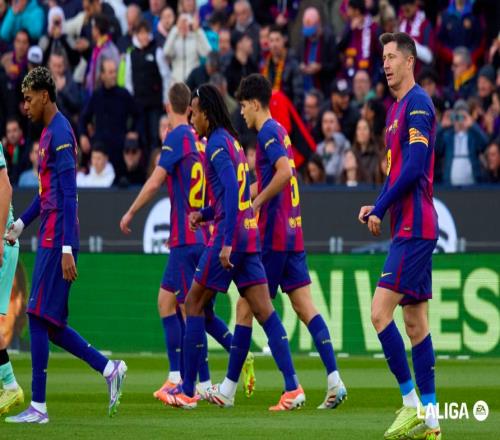 40！909天重返主场11.1亿豪门3连胜登顶37岁神锋破门延续纪录