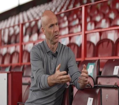 安东尼泰勒：家人已不看比赛不认为判罚会决定球队的赛季