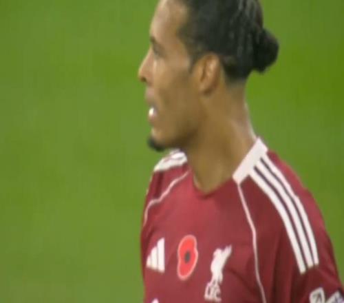 范戴克郁闷一战！进球被吹，折射送世界波，名宿开炮：利物浦必输