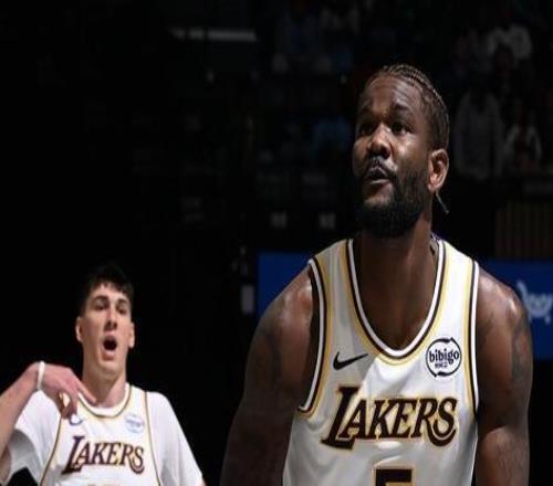 雷迪克：艾顿第四节时本可以上场但球队不想冒险行事