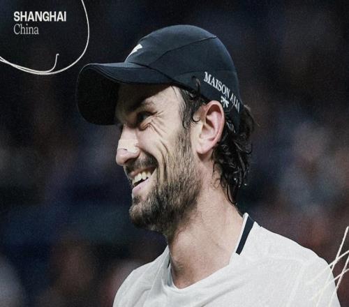 瓦谢鲁：夺冠简直不可思议，今天是我们一家赢得了胜利