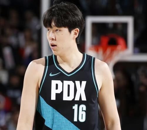 9分5板3助1帽！杨瀚森一战刷新5项NBA新高，开拓者主帅把话挑明