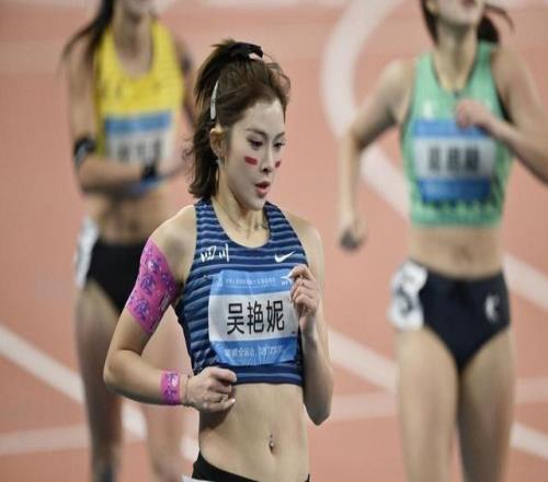 全运会跨栏冠军刘景扬被忽视，媒体为何独宠吴艳妮？
