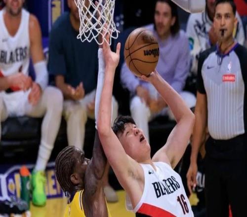 四场比赛下来中国球迷该醒了：杨涵森不上场才更有利于开拓者赢球