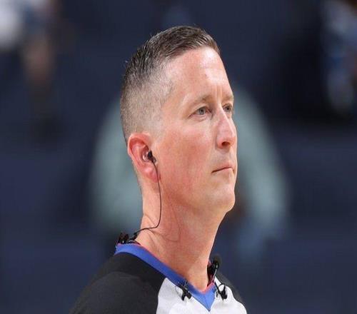 NBA官方：明日起裁判将使用耳机与回放中心进行实时沟通