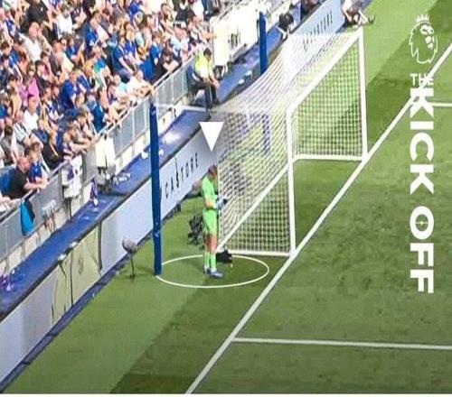 英超官推晒照：皮克福德水壶有维尔贝克罚点习惯，看完后成功扑点