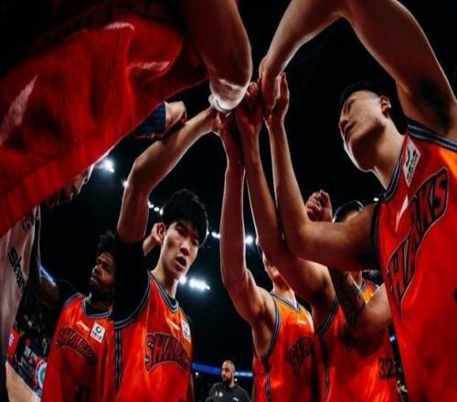 铭记场面超万人见证！上海男篮力克吉林男篮取得新赛季开门红