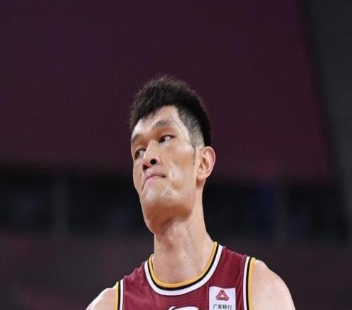 CBA新赛季奇景！33岁老将打潜力赛，直播还被强行掐掉，真是人才