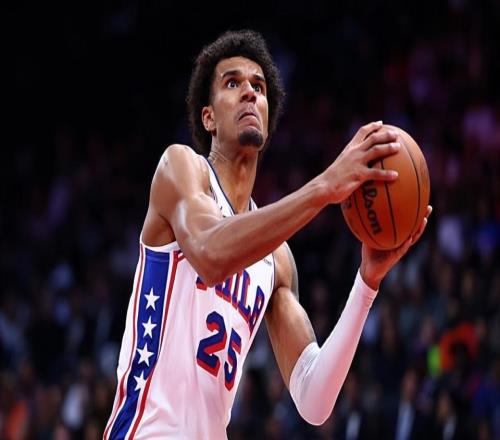 有望实现逆袭前马刺内线新星在76人首秀中就展现出了全面的能力