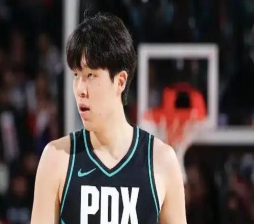 詹姆斯复出首战仅比杨瀚森多2分，但却书写三项历史第一