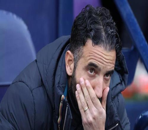 镜报：曼联高层与多名一线球员进行了会谈，讨论俱乐部的现状