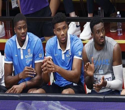 NBA雄鹿为留住字母哥拼了三兄弟同时效力一支球队创历史