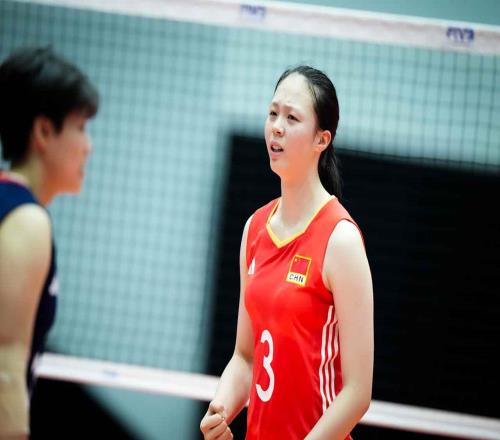 轰16分连胜！中国女排又一18岁1米92接应崛起：未来接班龚翔宇？
