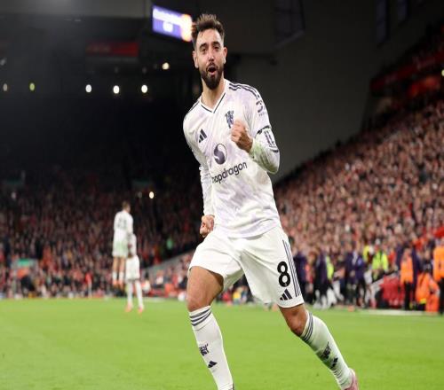 B费英超助攻数达52次，超越坎通纳位列曼联队史第5