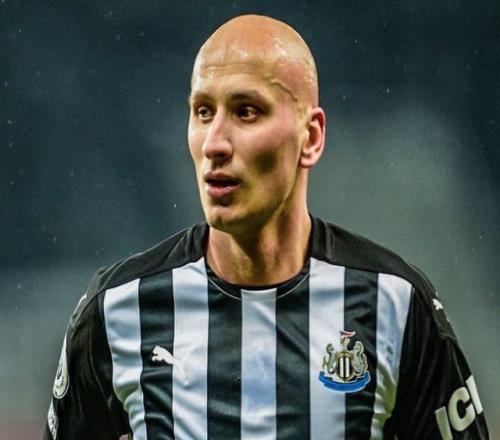 月薪2700刀！33岁英超名将到亚洲踢球：偷盗猖獗逃离英国