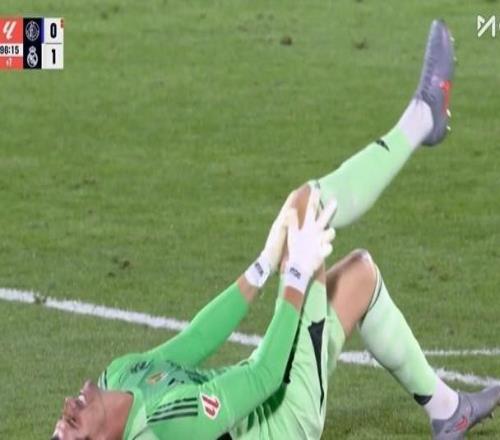 六台记者：库尔图瓦没有大碍，可以参加国家德比