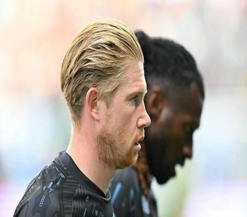 34岁56天，德布劳内是那不勒斯三分制意甲首秀最老的外场球员