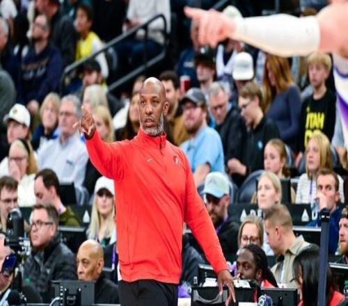 拓记：球队对比卢普斯事件下封口令，媒体见面会最后时刻取消