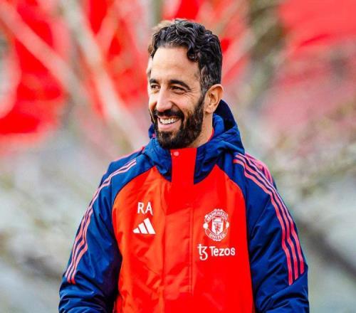 利物浦12曼联！加克波中柱戴帽，萨拉赫成“间谍”，阿莫林开心