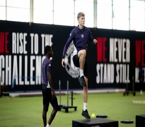 曼晚：双红会首发球员休息，马拉西亚和多名青训小将随队训练