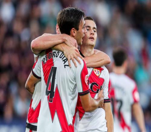 西甲最新积分战报：皇马绝杀登顶，莱万特惨败，皇家社会绝平