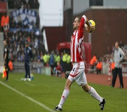 卡拉格：本赛季英超大力手抛界外球屡见不鲜，这让我很沮丧