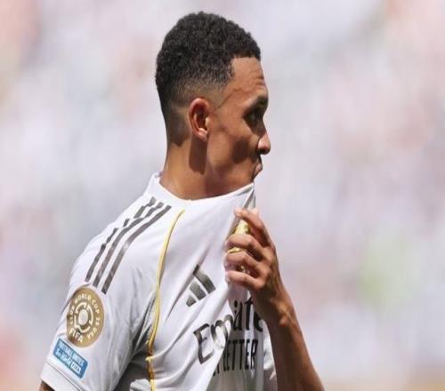 记者：阿诺德伤势可能为腿筋拉伤，如果确认预计伤缺34周