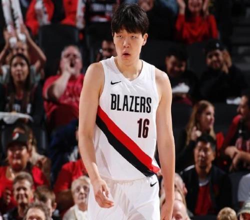 美国记者看好杨瀚森前景，认为他会像姚明一样带动14亿中国球迷！