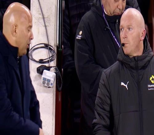 小蜜蜂vs利物浦主裁胡珀腿筋受伤，第四官员下半场担任主裁