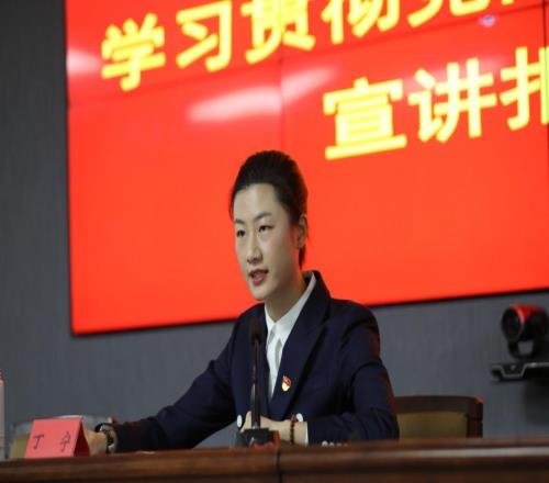 丁宁，已任校长