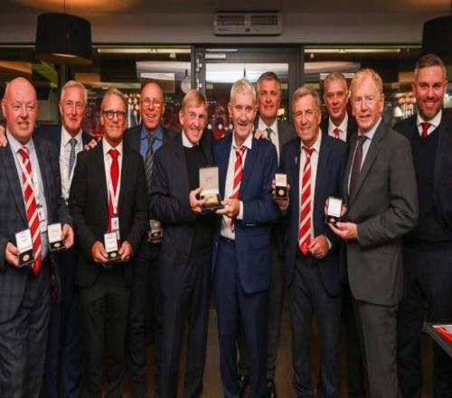 利物浦官方：为14位前球员补发联赛冠军奖牌以表彰其贡献