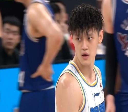 曾凡博首秀表现令人失望，真实自评引发热议！