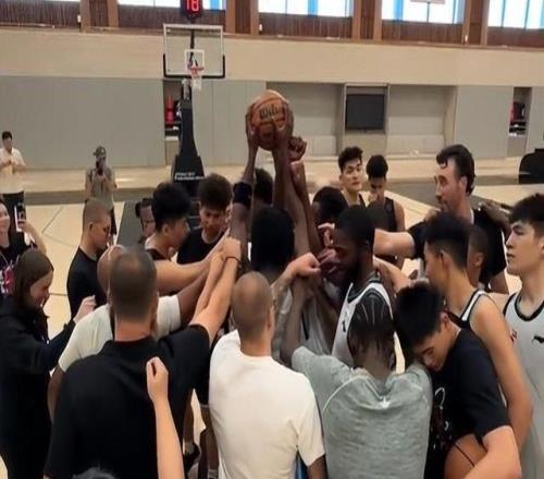 广州vs马刺前瞻：陈国豪领衔本土阵容征战NBA季前赛文班有望登场