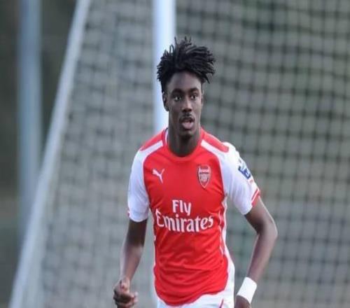 前阿森纳神童奥康纳23岁时因伤退役，从事法律行业后回归足球