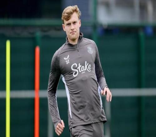 官方：埃弗顿后卫布兰斯韦特腿筋伤势出现并发症，将接受手术