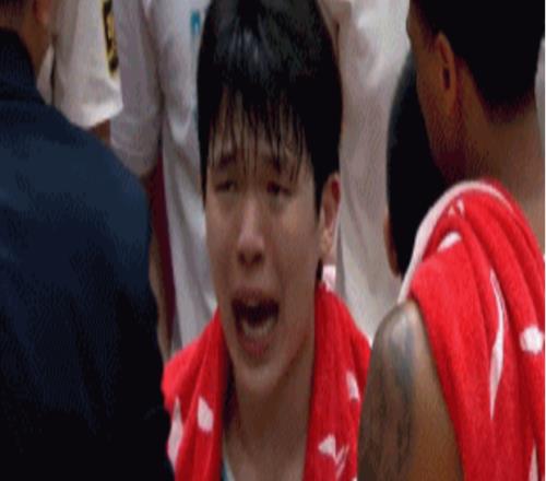 杨瀚森回应赛后哭泣：打得不好情绪比较激动杰特安慰说很努力了