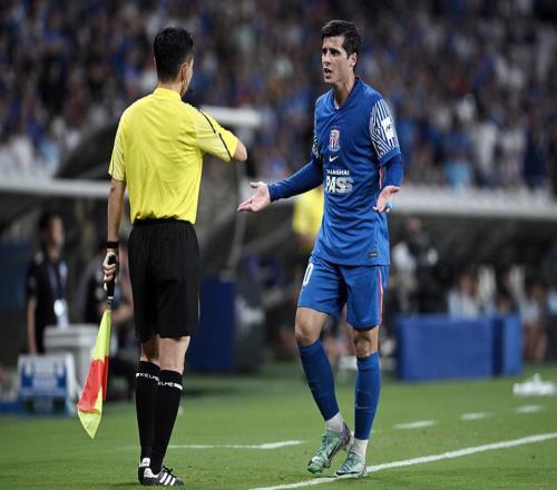 用错中国台湾旗帜球迷报警投诉申花外援社媒围攻：吴金贵骂得对