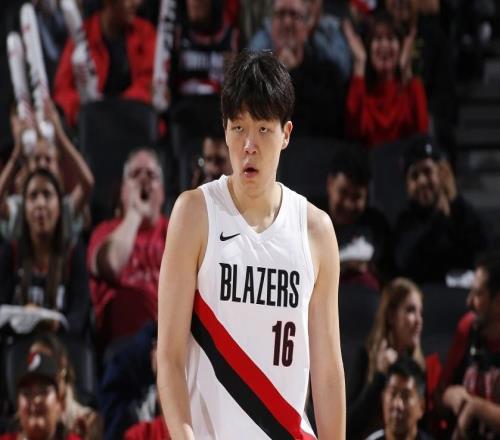 北青：杨瀚森需解决抢篮板差和易犯规的问题，竞争会越来越大