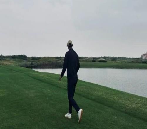 大连球迷给李昂留言寻求“信号”和“定心丸”，李昂点赞了