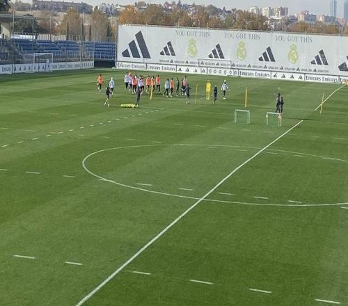 记者：赫伊森等5名后卫缺席皇马训练，阿森西奥遭遇病毒感染